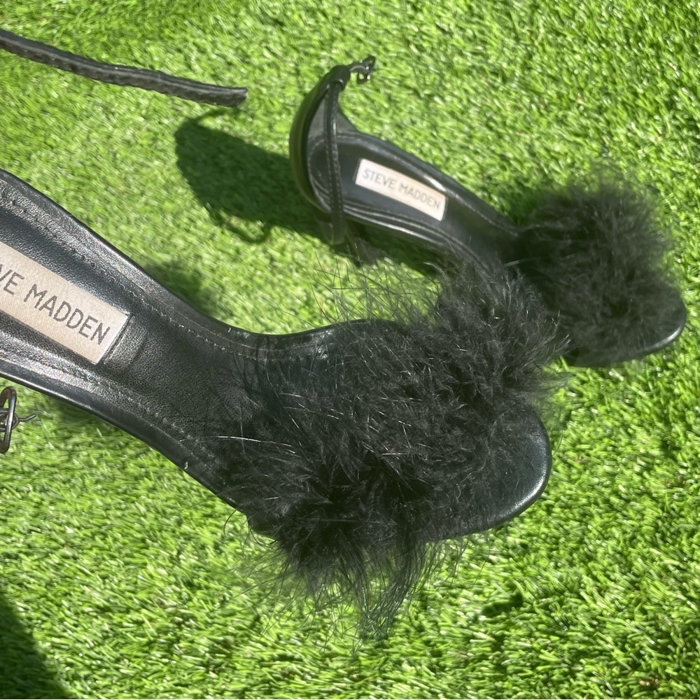 Steve Madden Scarlet Fuzzy Heels Size 7 - Picture 2 of 5